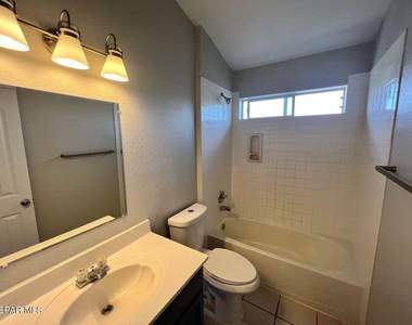 11013 Thatcher Pond Lane - Photo Thumbnail 9