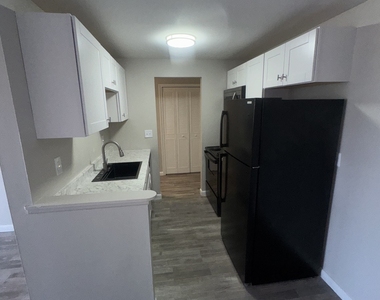 891 West Boulevard - Photo Thumbnail 14