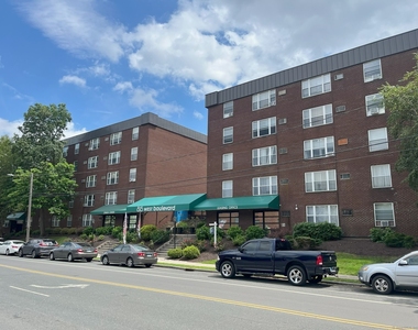 891 West Boulevard - Photo Thumbnail 3