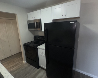891 West Boulevard - Photo Thumbnail 13