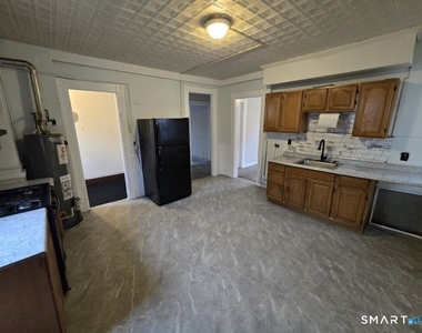 779 E. Main Street - Photo Thumbnail 4
