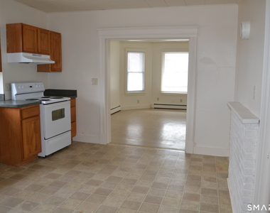 835 Bank Street - Photo Thumbnail 4