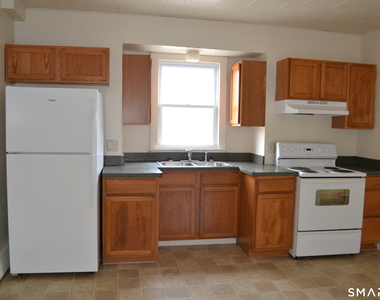 835 Bank Street - Photo Thumbnail 3