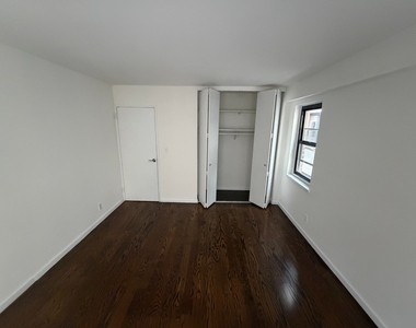 East 56th street - Photo Thumbnail 8