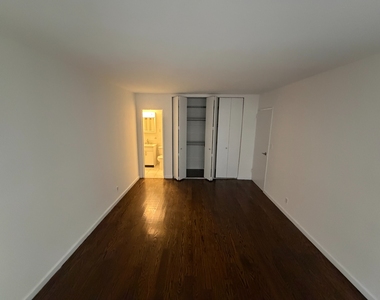 East 56th street - Photo Thumbnail 6