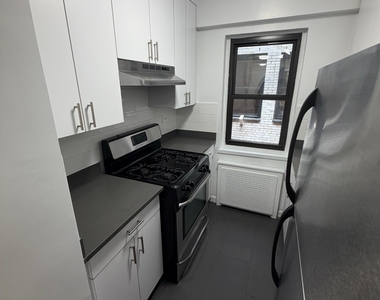 East 56th street - Photo Thumbnail 4
