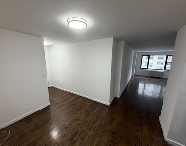 East 56th street - Photo Thumbnail 2