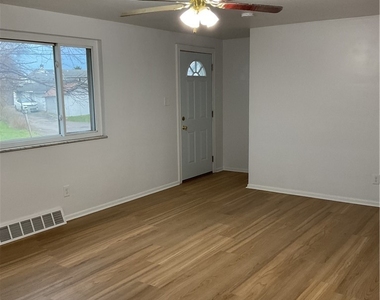 214 Erwin Place - Photo Thumbnail 2