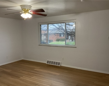 214 Erwin Place - Photo Thumbnail 11