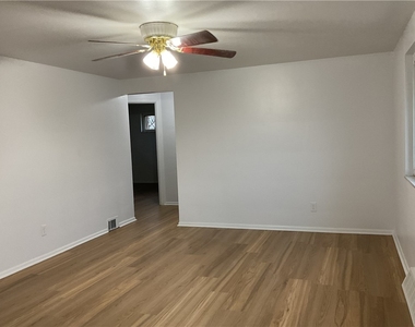 214 Erwin Place - Photo Thumbnail 12
