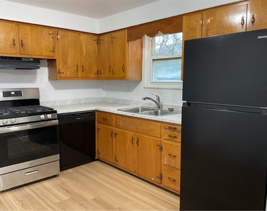 214 Erwin Place - Photo Thumbnail 3