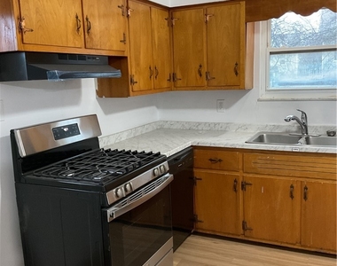 214 Erwin Place - Photo Thumbnail 4