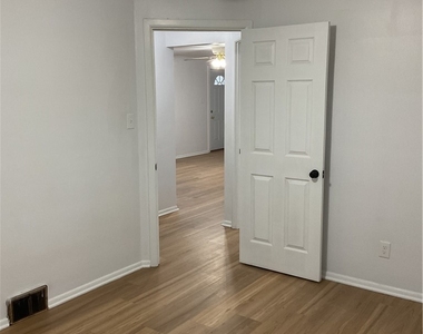 214 Erwin Place - Photo Thumbnail 8