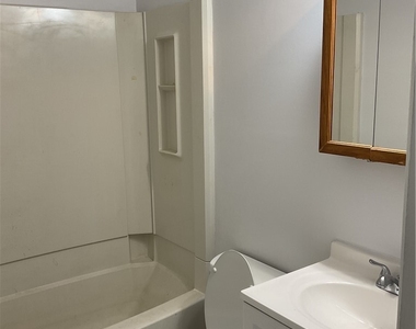 214 Erwin Place - Photo Thumbnail 5