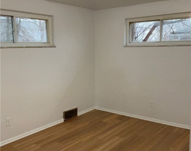 214 Erwin Place - Photo Thumbnail 10