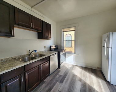 305 Marguerite Ave - Photo Thumbnail 4