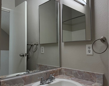 5206 Golden Lane - Photo Thumbnail 22
