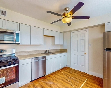 1302 Rexford Place - Photo Thumbnail 2