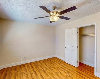1302 Rexford Place - Photo Thumbnail 13