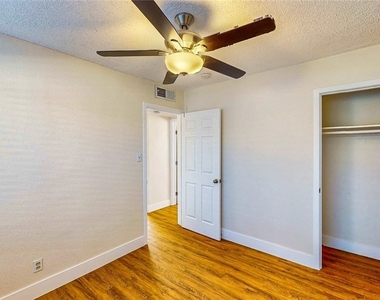 1302 Rexford Place - Photo Thumbnail 12