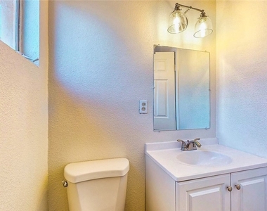 1302 Rexford Place - Photo Thumbnail 8