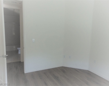 44 Serene Avenue - Photo Thumbnail 15