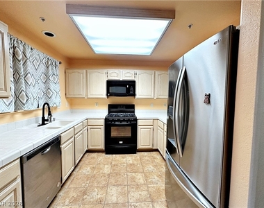 2851 S Valley View Boulevard - Photo Thumbnail 5