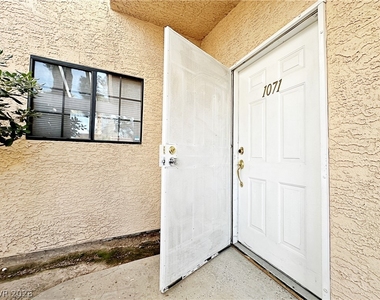 2851 S Valley View Boulevard - Photo Thumbnail 3