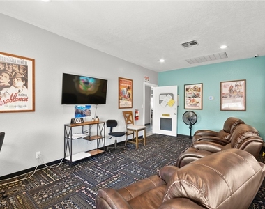 2851 S Valley View Boulevard - Photo Thumbnail 41