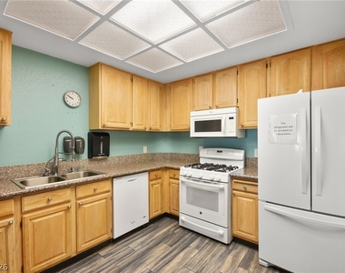 2851 S Valley View Boulevard - Photo Thumbnail 40