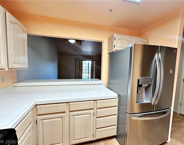 2851 S Valley View Boulevard - Photo Thumbnail 8