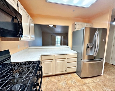 2851 S Valley View Boulevard - Photo Thumbnail 7
