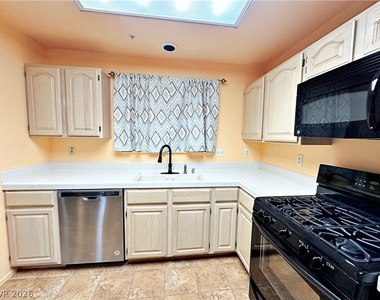 2851 S Valley View Boulevard - Photo Thumbnail 9