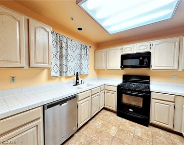 2851 S Valley View Boulevard - Photo Thumbnail 6
