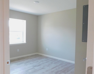 413 S Main Street - Photo Thumbnail 3
