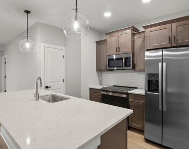 1155 Marina Parkway - Photo Thumbnail 4