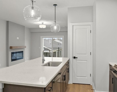 1155 Marina Parkway - Photo Thumbnail 6