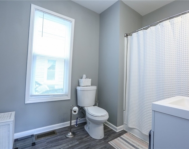36 Tracy Street - Photo Thumbnail 17