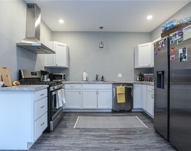36 Tracy Street - Photo Thumbnail 4