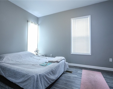 36 Tracy Street - Photo Thumbnail 15