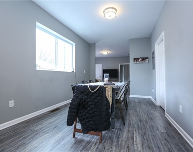 36 Tracy Street - Photo Thumbnail 10
