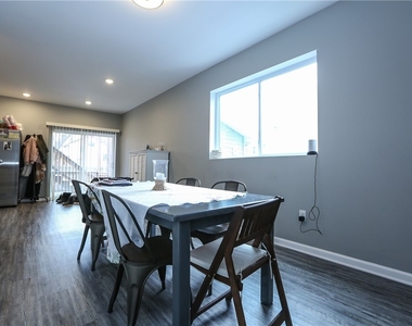 36 Tracy Street - Photo Thumbnail 9