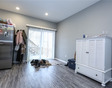 36 Tracy Street - Photo Thumbnail 6