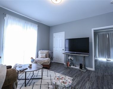 36 Tracy Street - Photo Thumbnail 11