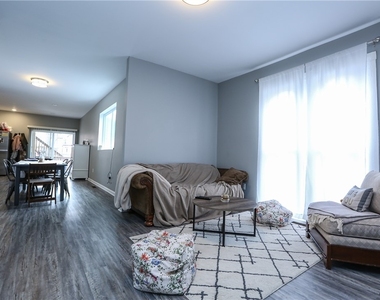36 Tracy Street - Photo Thumbnail 7
