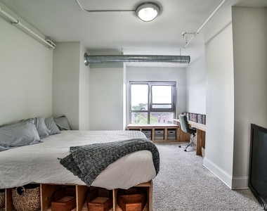 132 Lakefront Boulevard - Photo Thumbnail 4