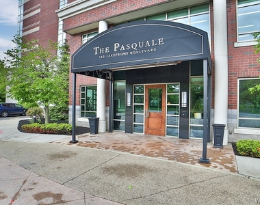 132 Lakefront Boulevard - Photo Thumbnail 12