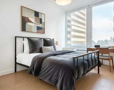 222 Pearl Street - Photo Thumbnail 1