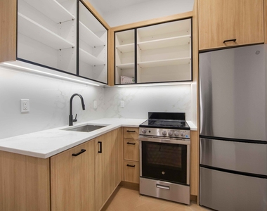 321 East 17th Street - Photo Thumbnail 4