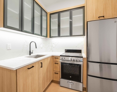 321 East 17th Street - Photo Thumbnail 3
